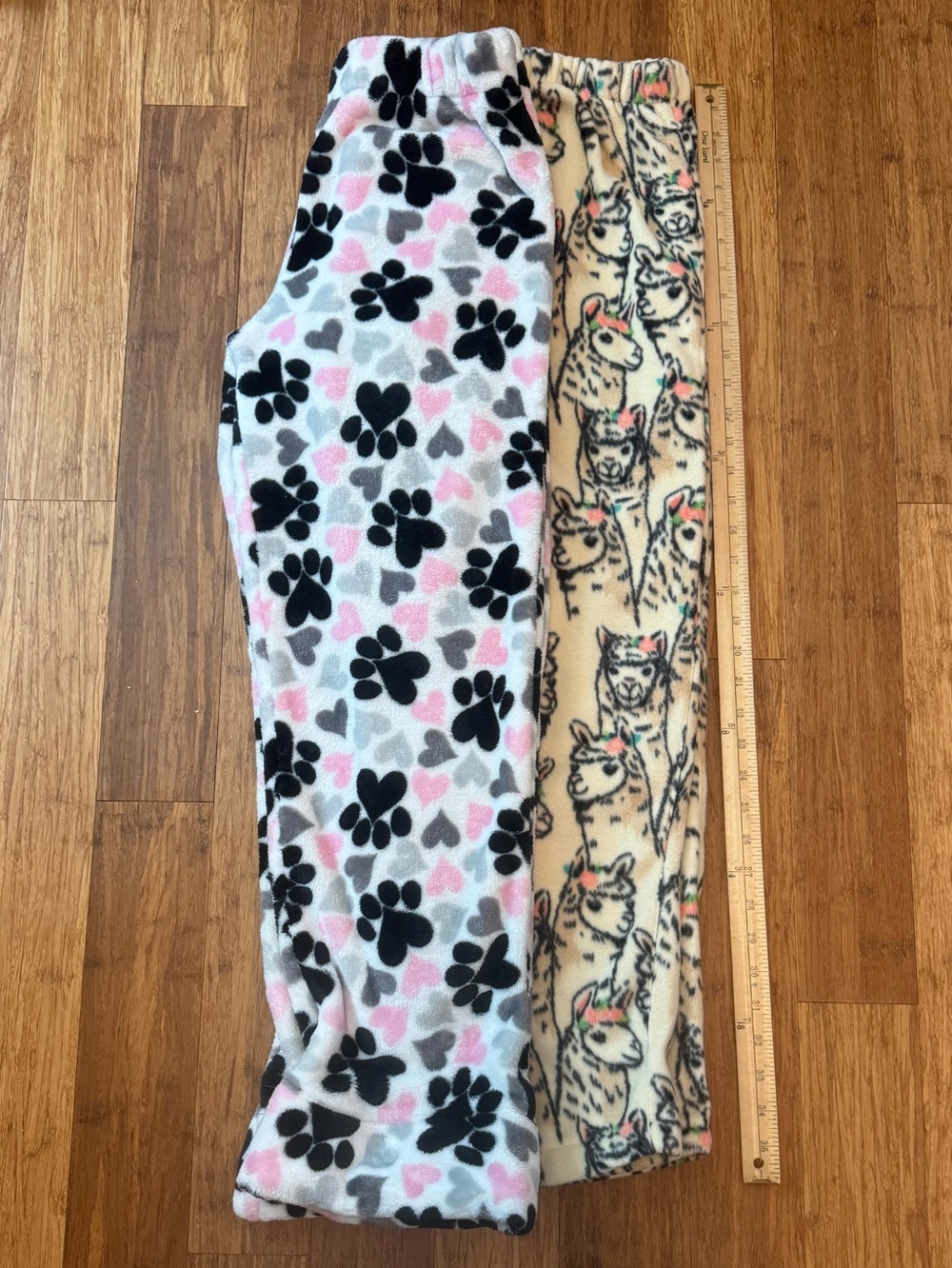 Bundle 2/$20 Handmade Fleece lounge pants
Llama and paw print